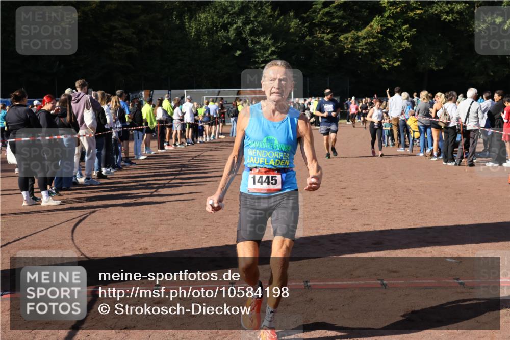 27.09.2026 - 35. Volkslauf durch das schöne Alstertal Strokosch-Dieckow http://msf.ph/oto/10584198 27.09.2026 11:37:09 Ziel 1441, 1445, 3096, 3097, 3386, 3387 meine-sportfotos.de