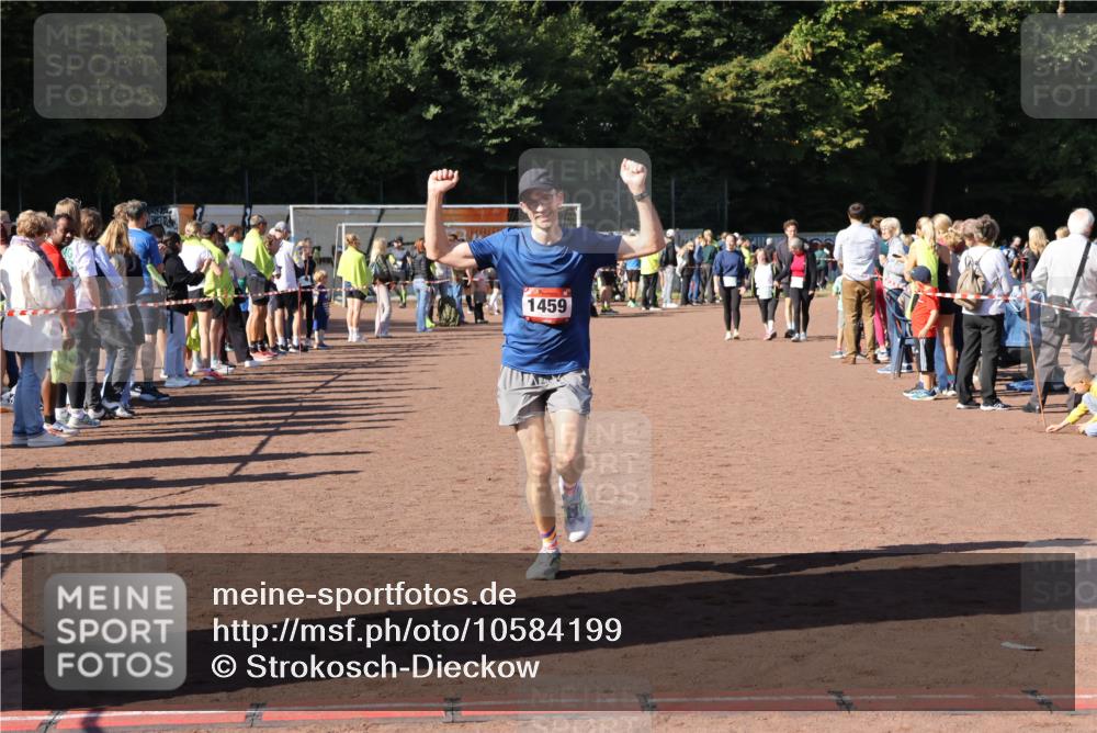 27.09.2026 - 35. Volkslauf durch das schöne Alstertal Strokosch-Dieckow http://msf.ph/oto/10584199 27.09.2026 11:39:48 Ziel 1459 meine-sportfotos.de