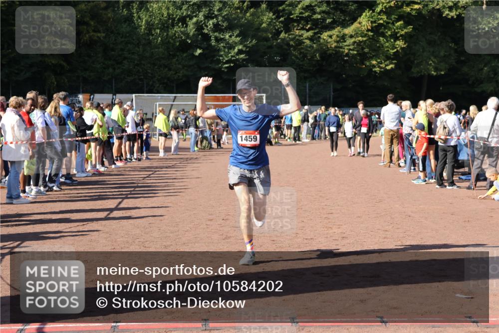 27.09.2026 - 35. Volkslauf durch das schöne Alstertal Strokosch-Dieckow http://msf.ph/oto/10584202 27.09.2026 11:39:48 Ziel 1459 meine-sportfotos.de