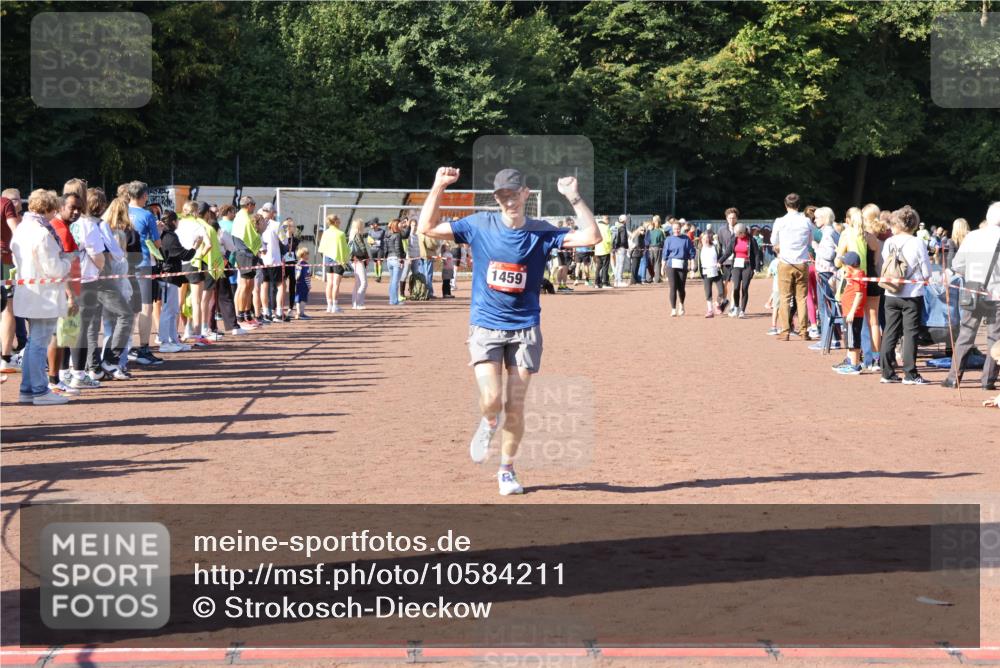27.09.2026 - 35. Volkslauf durch das schöne Alstertal Strokosch-Dieckow http://msf.ph/oto/10584211 27.09.2026 11:39:48 Ziel 1459 meine-sportfotos.de