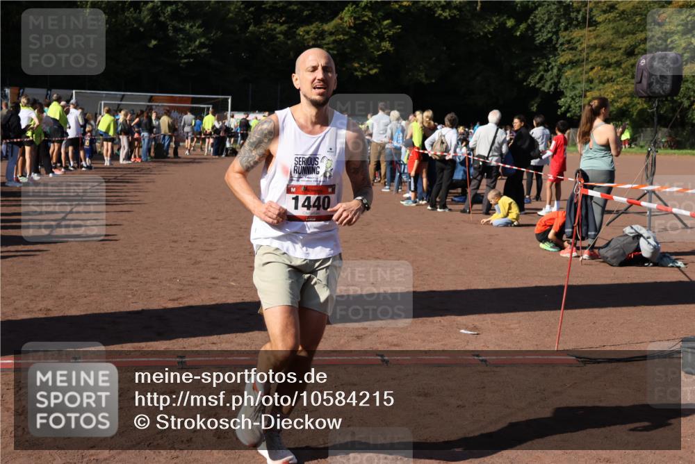 27.09.2026 - 35. Volkslauf durch das schöne Alstertal Strokosch-Dieckow http://msf.ph/oto/10584215 27.09.2026 11:39:36 Ziel 1438, 1440 meine-sportfotos.de