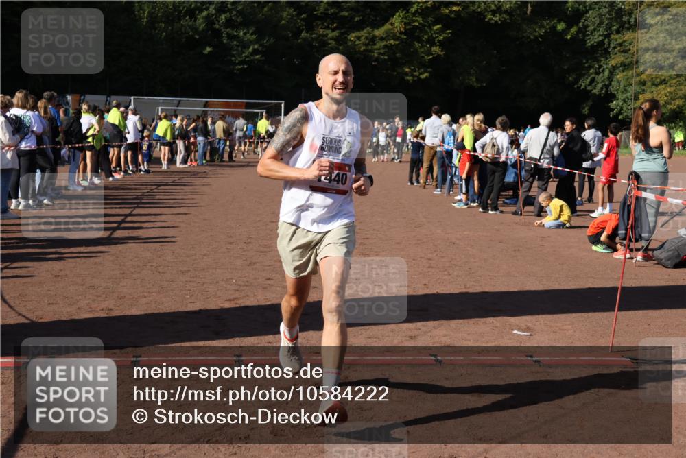 27.09.2026 - 35. Volkslauf durch das schöne Alstertal Strokosch-Dieckow http://msf.ph/oto/10584222 27.09.2026 11:39:35 Ziel 1438, 1440 meine-sportfotos.de