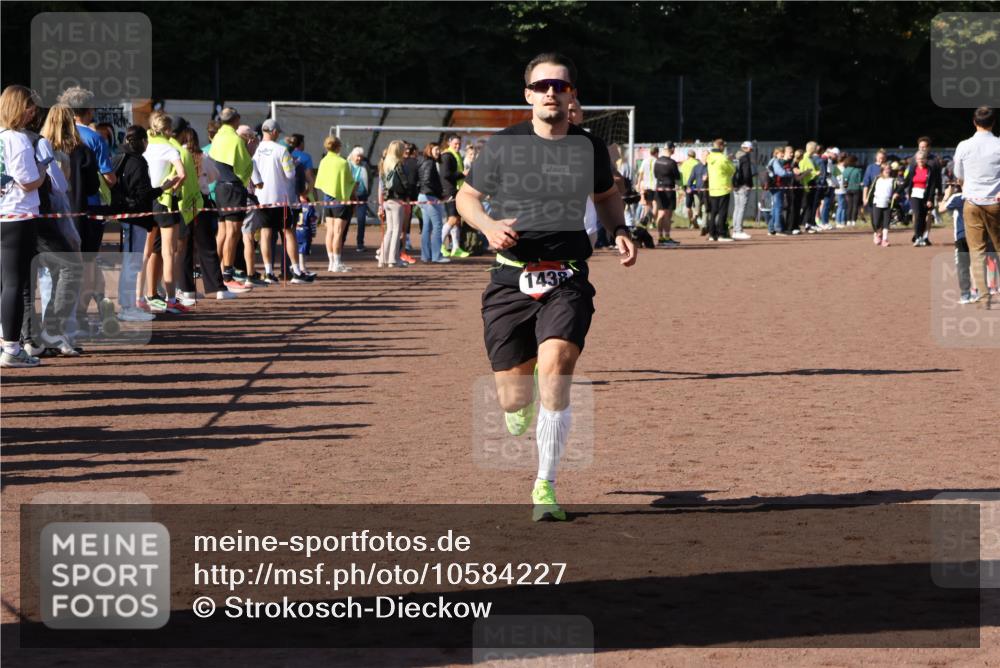 27.09.2026 - 35. Volkslauf durch das schöne Alstertal Strokosch-Dieckow http://msf.ph/oto/10584227 27.09.2026 11:39:33 Ziel 1438, 1440 meine-sportfotos.de