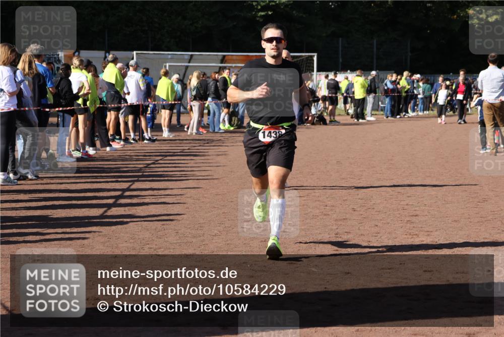 27.09.2026 - 35. Volkslauf durch das schöne Alstertal Strokosch-Dieckow http://msf.ph/oto/10584229 27.09.2026 11:39:33 Ziel 1438, 1440 meine-sportfotos.de