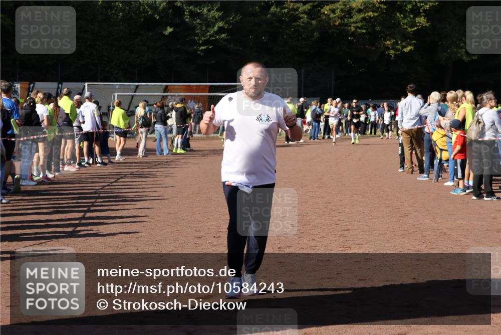 27.09.2026 - 35. Volkslauf durch das schöne Alstertal Strokosch-Dieckow http://msf.ph/oto/10584243 27.09.2026 11:39:25 Ziel 1438, 3294 meine-sportfotos.de