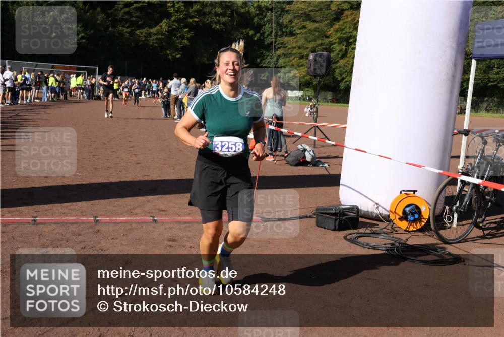 27.09.2026 - 35. Volkslauf durch das schöne Alstertal Strokosch-Dieckow http://msf.ph/oto/10584248 27.09.2026 11:36:55 Ziel 1439, 3258, 3332, 3963 meine-sportfotos.de