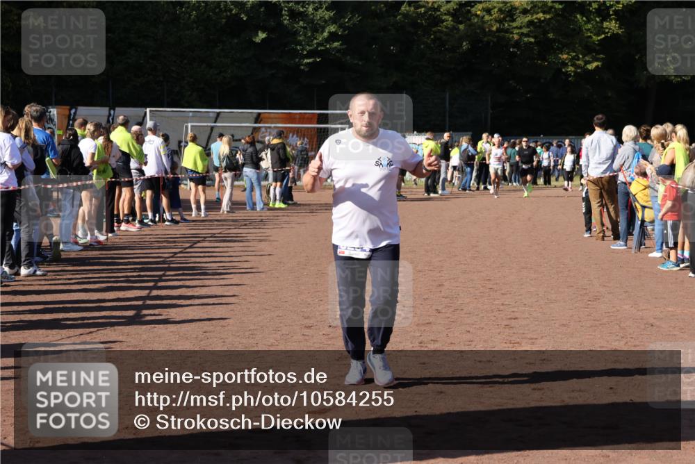 27.09.2026 - 35. Volkslauf durch das schöne Alstertal Strokosch-Dieckow http://msf.ph/oto/10584255 27.09.2026 11:39:24 Ziel 3294 meine-sportfotos.de