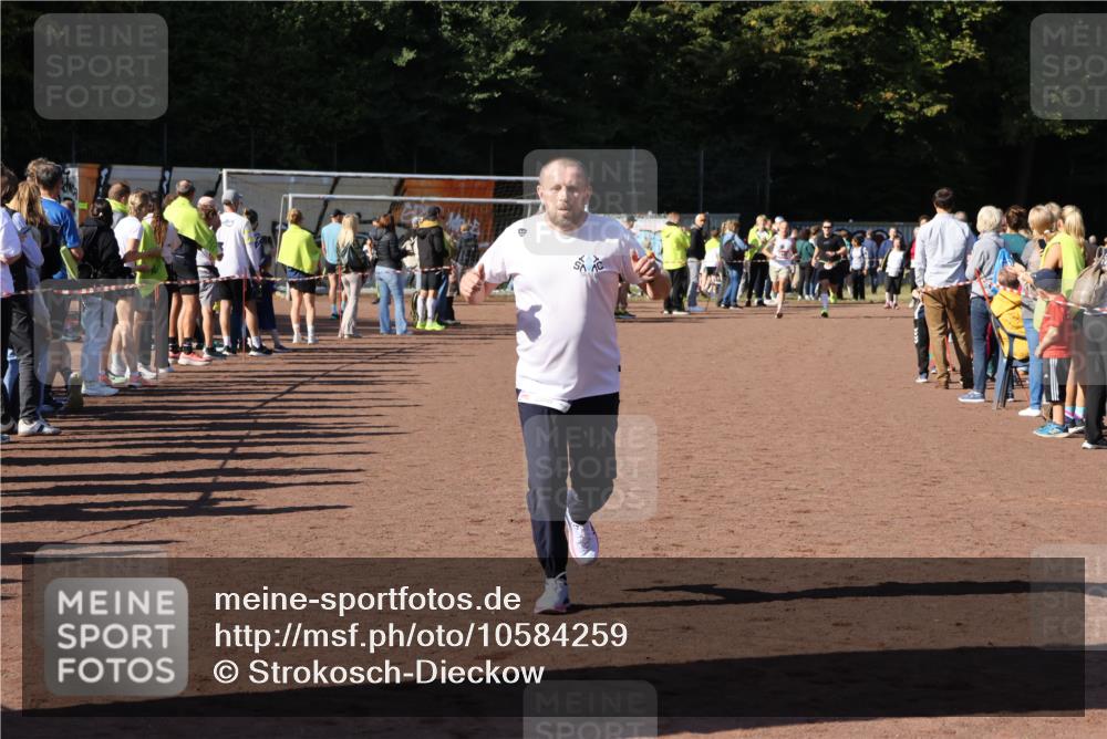 27.09.2026 - 35. Volkslauf durch das schöne Alstertal Strokosch-Dieckow http://msf.ph/oto/10584259 27.09.2026 11:39:24 Ziel 3294 meine-sportfotos.de