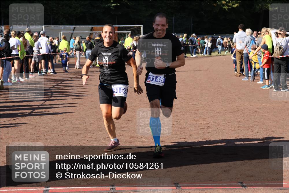 27.09.2026 - 35. Volkslauf durch das schöne Alstertal Strokosch-Dieckow http://msf.ph/oto/10584261 27.09.2026 11:39:15 Ziel 1529, 3148, 3159 meine-sportfotos.de
