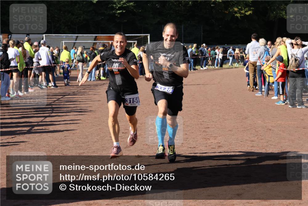27.09.2026 - 35. Volkslauf durch das schöne Alstertal Strokosch-Dieckow http://msf.ph/oto/10584265 27.09.2026 11:39:15 Ziel 1529, 3148, 3159 meine-sportfotos.de