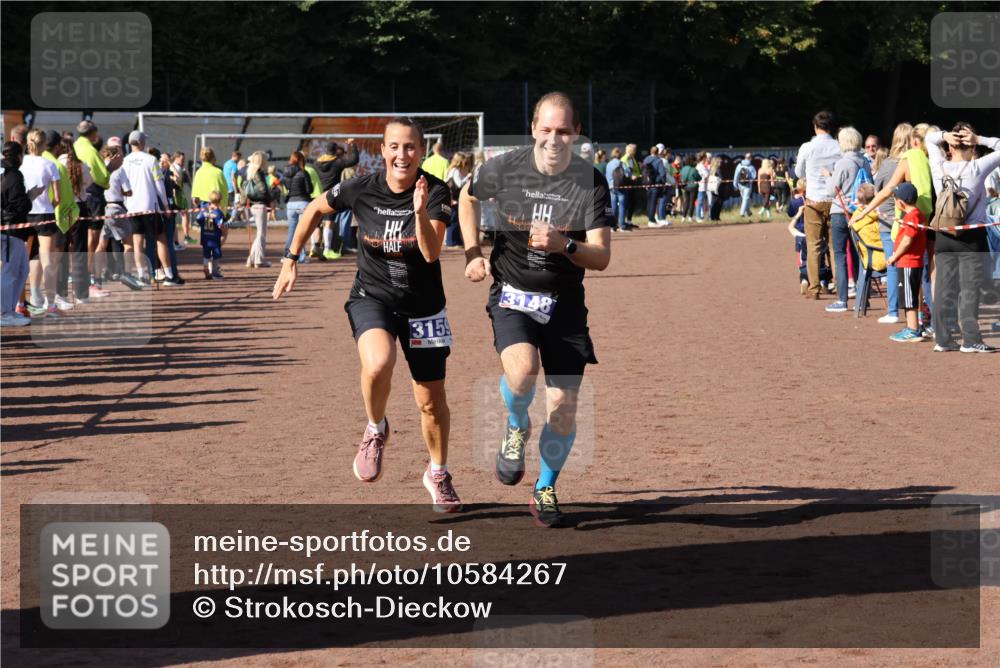 27.09.2026 - 35. Volkslauf durch das schöne Alstertal Strokosch-Dieckow http://msf.ph/oto/10584267 27.09.2026 11:39:15 Ziel 1529, 3148, 3159 meine-sportfotos.de