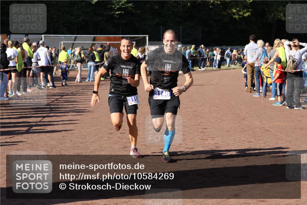 27.09.2026 - 35. Volkslauf durch das schöne Alstertal Strokosch-Dieckow http://msf.ph/oto/10584269 27.09.2026 11:39:15 Ziel 1529, 3148, 3159 meine-sportfotos.de