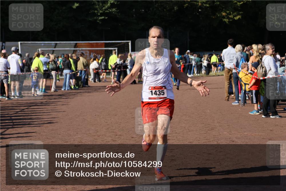 27.09.2026 - 35. Volkslauf durch das schöne Alstertal Strokosch-Dieckow http://msf.ph/oto/10584299 27.09.2026 11:39:04 Ziel 1435, 1529 meine-sportfotos.de