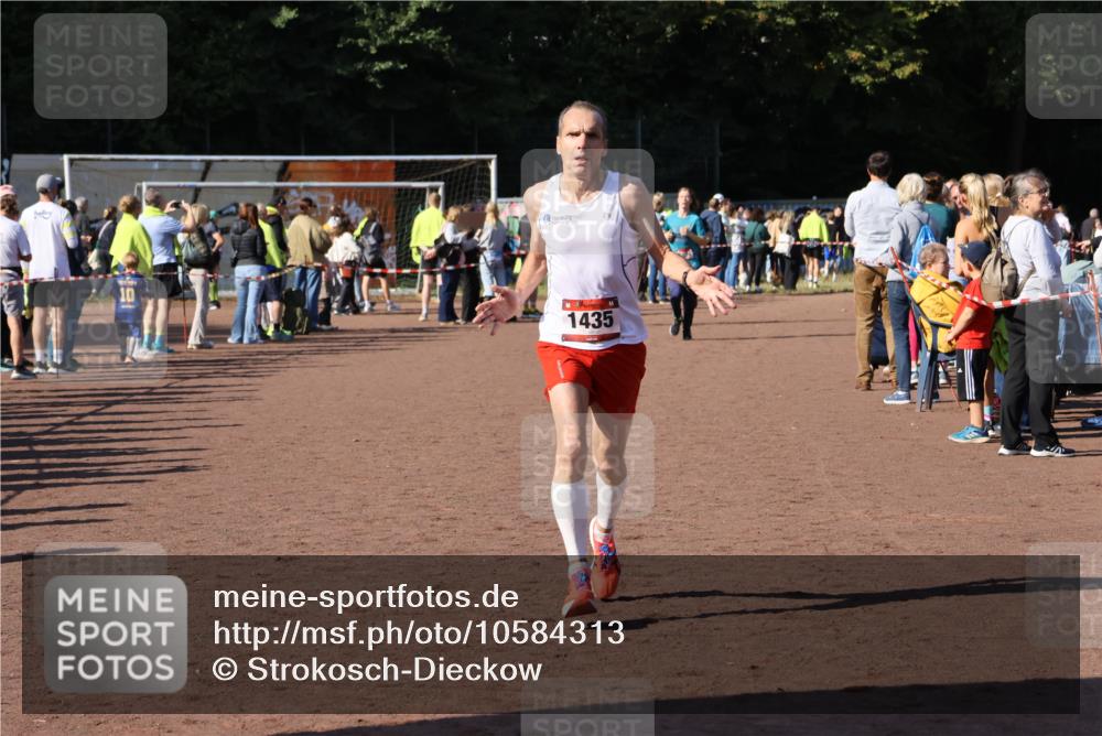27.09.2026 - 35. Volkslauf durch das schöne Alstertal Strokosch-Dieckow http://msf.ph/oto/10584313 27.09.2026 11:39:03 Ziel 1435 meine-sportfotos.de