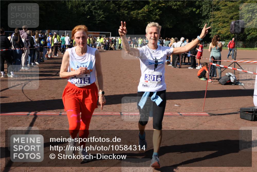 27.09.2026 - 35. Volkslauf durch das schöne Alstertal Strokosch-Dieckow http://msf.ph/oto/10584314 27.09.2026 11:36:39 Ziel 1448, 3015, 3016, 3421 meine-sportfotos.de