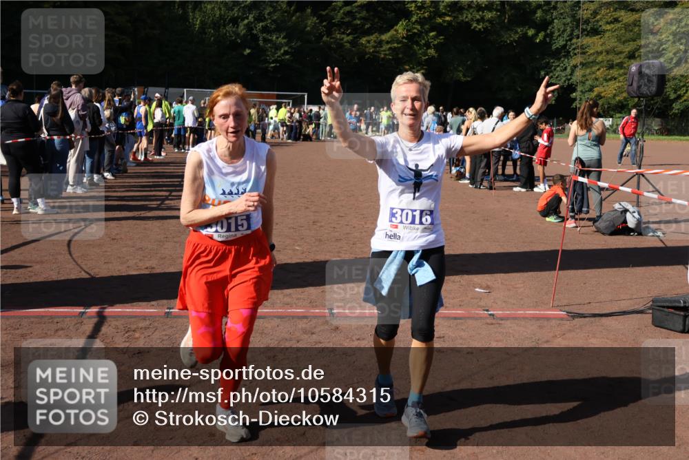 27.09.2026 - 35. Volkslauf durch das schöne Alstertal Strokosch-Dieckow http://msf.ph/oto/10584315 27.09.2026 11:36:39 Ziel 1448, 3015, 3016, 3421 meine-sportfotos.de