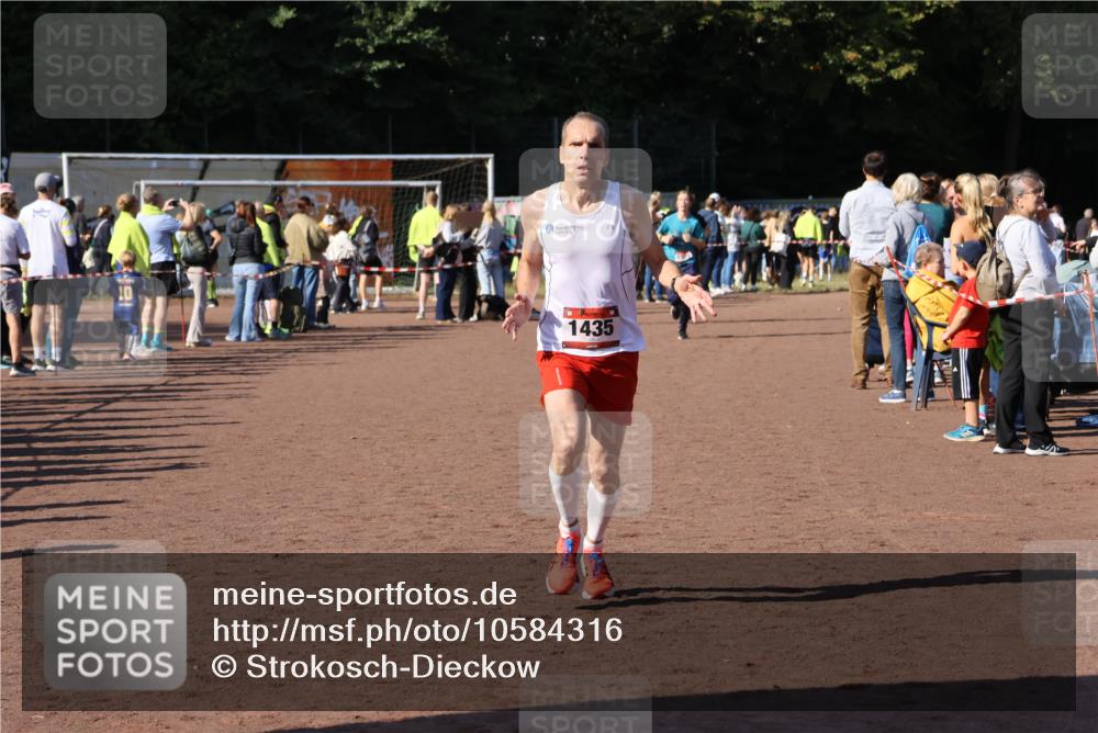 27.09.2026 - 35. Volkslauf durch das schöne Alstertal Strokosch-Dieckow http://msf.ph/oto/10584316 27.09.2026 11:39:03 Ziel 1435 meine-sportfotos.de