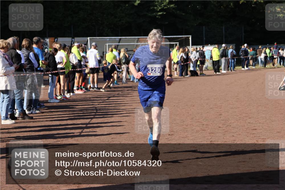 27.09.2026 - 35. Volkslauf durch das schöne Alstertal Strokosch-Dieckow http://msf.ph/oto/10584320 27.09.2026 11:38:45 Ziel 2095, 3280 meine-sportfotos.de