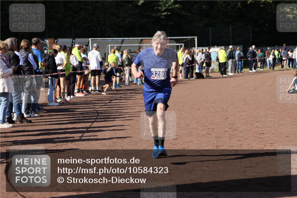 27.09.2026 - 35. Volkslauf durch das schöne Alstertal Strokosch-Dieckow http://msf.ph/oto/10584323 27.09.2026 11:38:45 Ziel 2095, 3280 meine-sportfotos.de