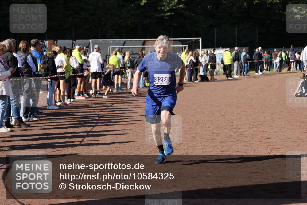 27.09.2026 - 35. Volkslauf durch das schöne Alstertal Strokosch-Dieckow http://msf.ph/oto/10584325 27.09.2026 11:38:45 Ziel 2095, 3280 meine-sportfotos.de