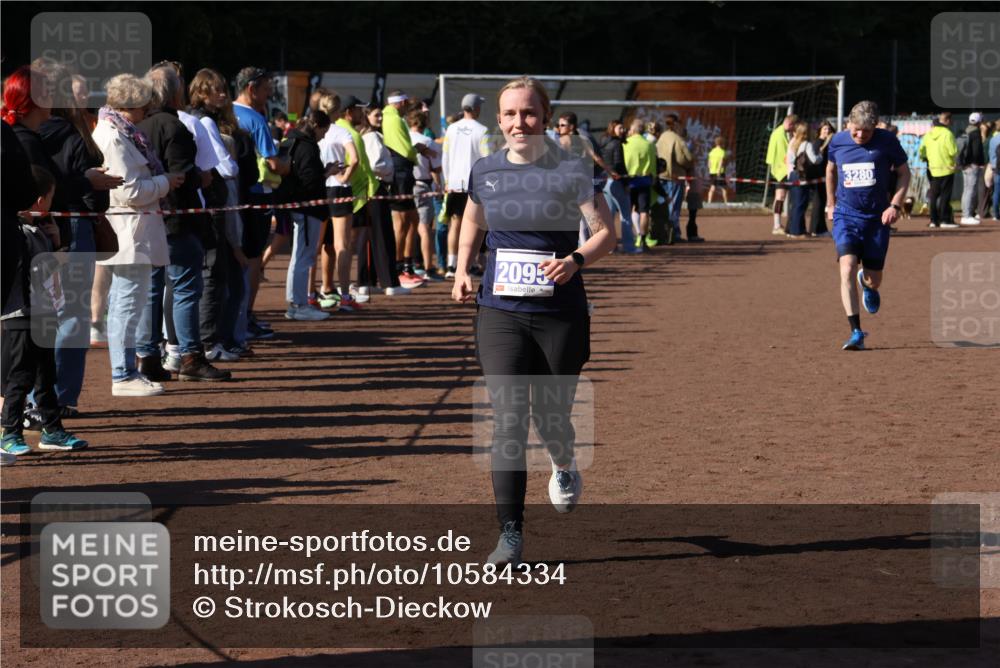 27.09.2026 - 35. Volkslauf durch das schöne Alstertal Strokosch-Dieckow http://msf.ph/oto/10584334 27.09.2026 11:38:42 Ziel 2095, 3280 meine-sportfotos.de