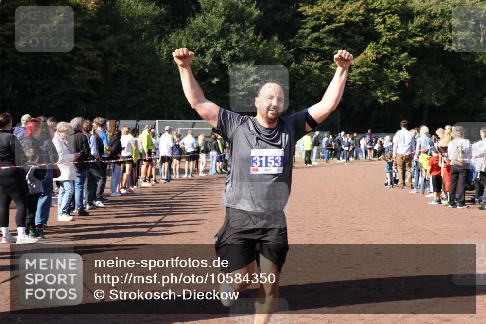 27.09.2026 - 35. Volkslauf durch das schöne Alstertal Strokosch-Dieckow http://msf.ph/oto/10584350 27.09.2026 11:38:25 Ziel 3153 meine-sportfotos.de