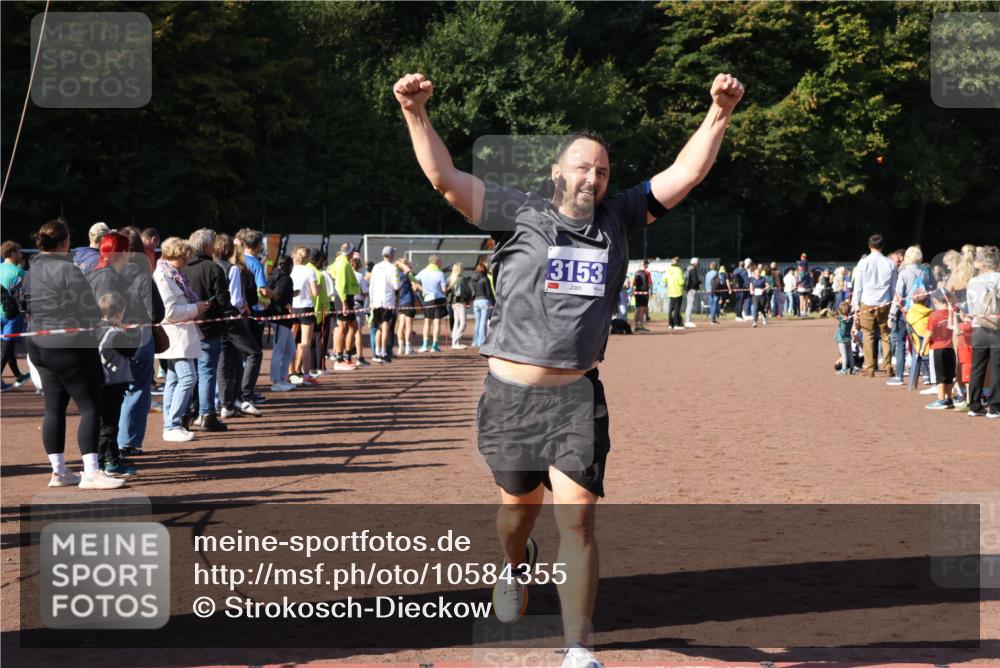 27.09.2026 - 35. Volkslauf durch das schöne Alstertal Strokosch-Dieckow http://msf.ph/oto/10584355 27.09.2026 11:38:25 Ziel 3153 meine-sportfotos.de