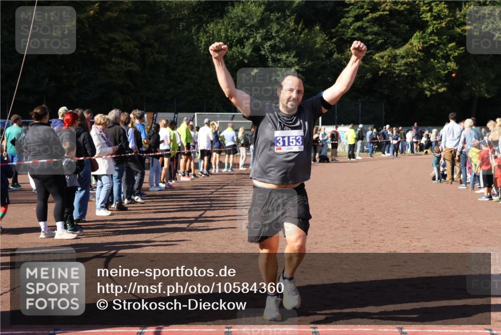 27.09.2026 - 35. Volkslauf durch das schöne Alstertal Strokosch-Dieckow http://msf.ph/oto/10584360 27.09.2026 11:38:25 Ziel 3153 meine-sportfotos.de