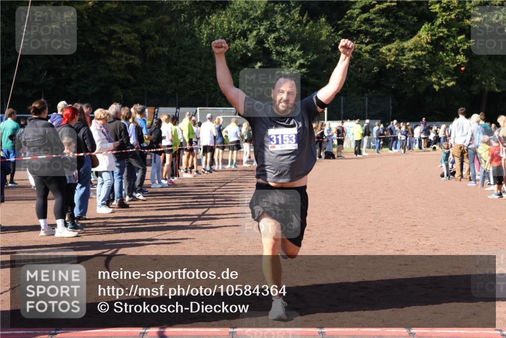 27.09.2026 - 35. Volkslauf durch das schöne Alstertal Strokosch-Dieckow http://msf.ph/oto/10584364 27.09.2026 11:38:24 Ziel 3153 meine-sportfotos.de