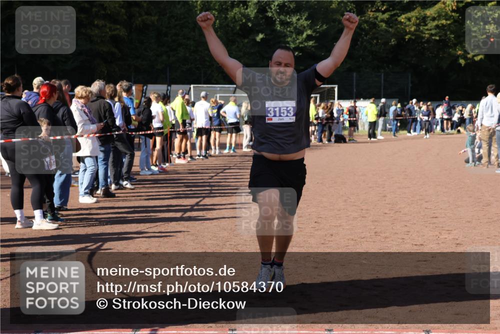 27.09.2026 - 35. Volkslauf durch das schöne Alstertal Strokosch-Dieckow http://msf.ph/oto/10584370 27.09.2026 11:38:24 Ziel 3153 meine-sportfotos.de