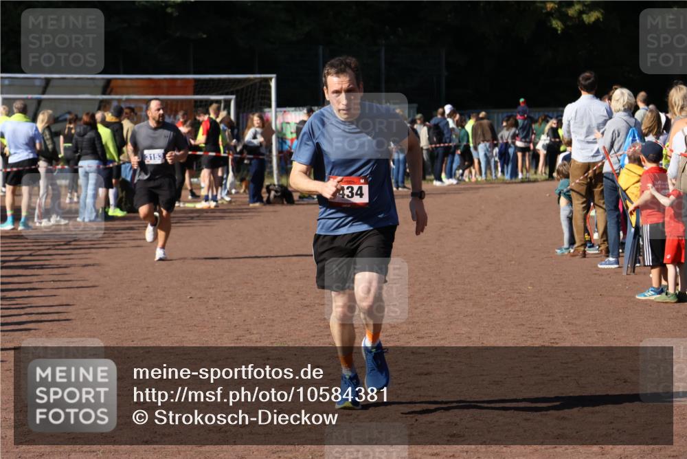 27.09.2026 - 35. Volkslauf durch das schöne Alstertal Strokosch-Dieckow http://msf.ph/oto/10584381 27.09.2026 11:38:18 Ziel 1434, 3153 meine-sportfotos.de