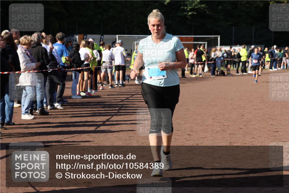 27.09.2026 - 35. Volkslauf durch das schöne Alstertal Strokosch-Dieckow http://msf.ph/oto/10584389 27.09.2026 11:38:11 Ziel 1434, 2242 meine-sportfotos.de