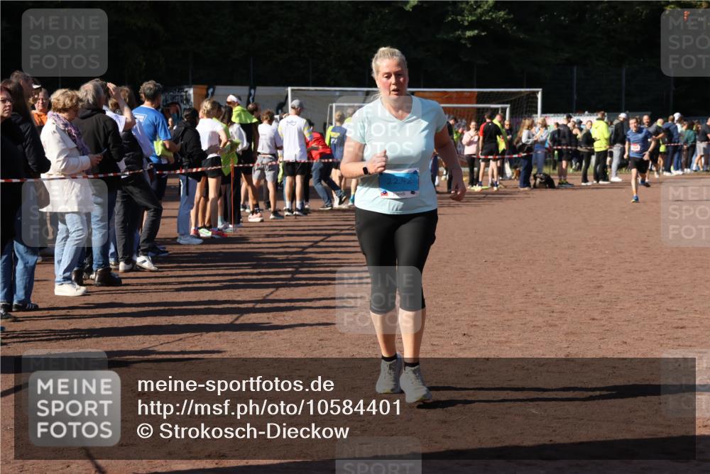 27.09.2026 - 35. Volkslauf durch das schöne Alstertal Strokosch-Dieckow http://msf.ph/oto/10584401 27.09.2026 11:38:10 Ziel 2242 meine-sportfotos.de