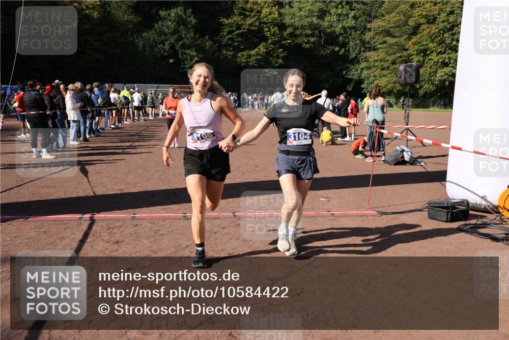 27.09.2026 - 35. Volkslauf durch das schöne Alstertal Strokosch-Dieckow http://msf.ph/oto/10584422 27.09.2026 11:38:03 Ziel 1431, 2242, 3104, 3105, 3171 meine-sportfotos.de