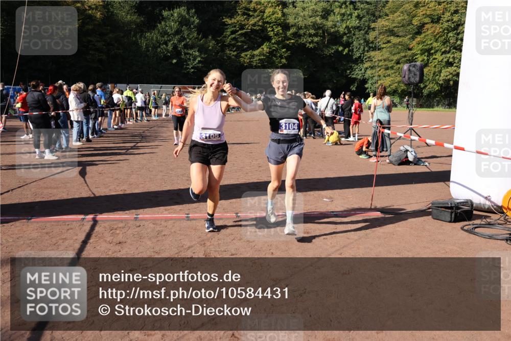 27.09.2026 - 35. Volkslauf durch das schöne Alstertal Strokosch-Dieckow http://msf.ph/oto/10584431 27.09.2026 11:38:02 Ziel 1431, 3104, 3105, 3171, 3240 meine-sportfotos.de