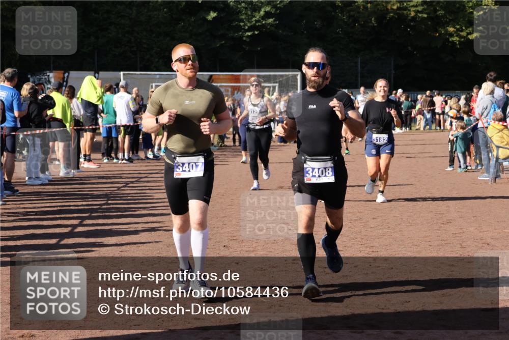 27.09.2026 - 35. Volkslauf durch das schöne Alstertal Strokosch-Dieckow http://msf.ph/oto/10584436 27.09.2026 11:36:14 Ziel 1003, 3129, 3182, 3183, 3407, 3408 meine-sportfotos.de