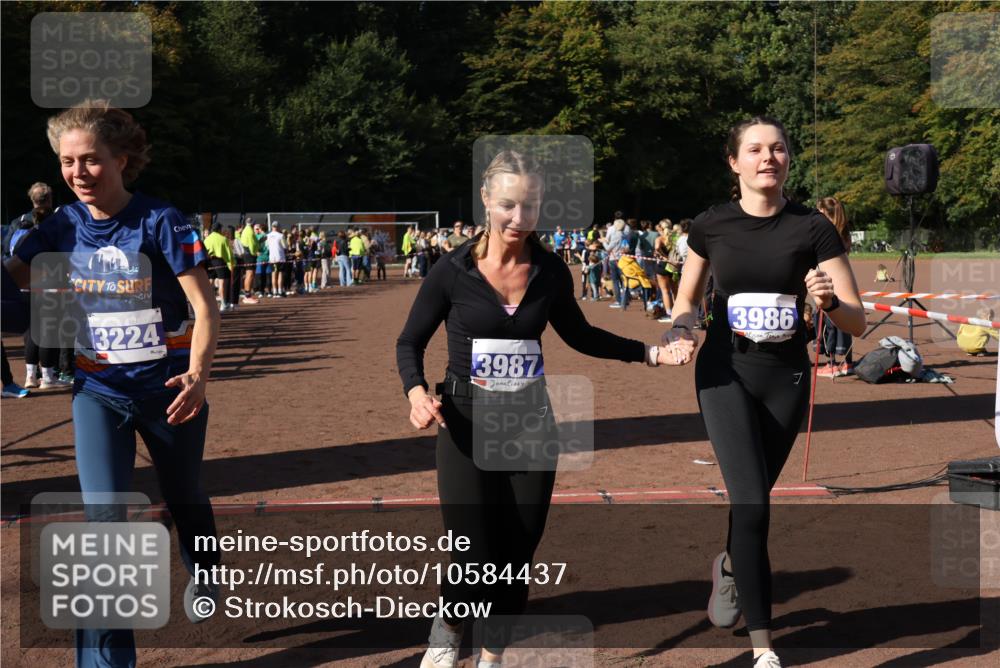 27.09.2026 - 35. Volkslauf durch das schöne Alstertal Strokosch-Dieckow http://msf.ph/oto/10584437 27.09.2026 11:36:09 Ziel 3224, 3225, 3407, 3408, 3986, 3987 meine-sportfotos.de