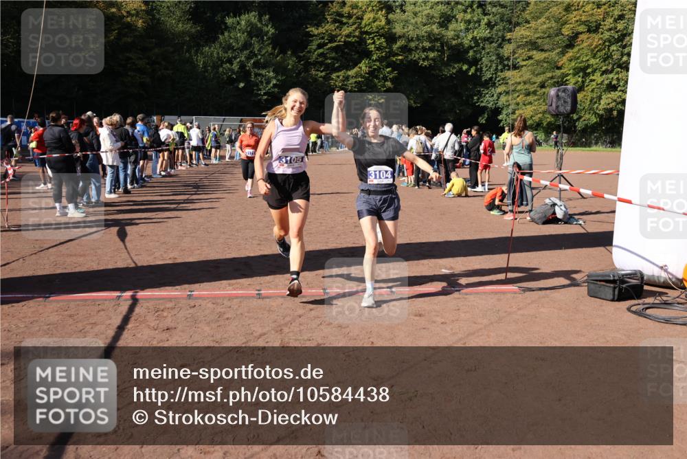 27.09.2026 - 35. Volkslauf durch das schöne Alstertal Strokosch-Dieckow http://msf.ph/oto/10584438 27.09.2026 11:38:02 Ziel 1431, 3104, 3105, 3171, 3240 meine-sportfotos.de