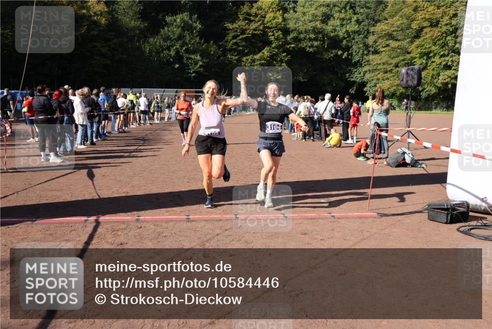 27.09.2026 - 35. Volkslauf durch das schöne Alstertal Strokosch-Dieckow http://msf.ph/oto/10584446 27.09.2026 11:38:02 Ziel 1431, 3104, 3105, 3171, 3240 meine-sportfotos.de