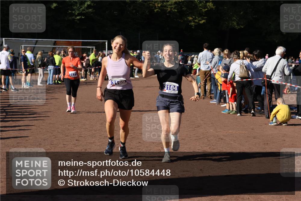 27.09.2026 - 35. Volkslauf durch das schöne Alstertal Strokosch-Dieckow http://msf.ph/oto/10584448 27.09.2026 11:38:01 Ziel 1431, 3104, 3105, 3171, 3240 meine-sportfotos.de