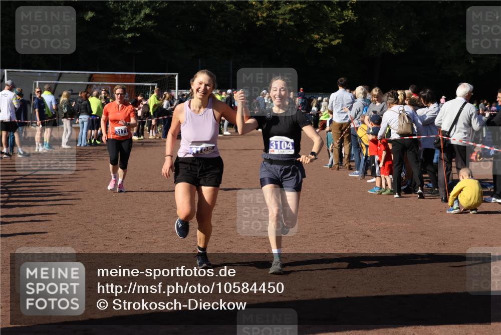 27.09.2026 - 35. Volkslauf durch das schöne Alstertal Strokosch-Dieckow http://msf.ph/oto/10584450 27.09.2026 11:38:01 Ziel 1431, 3104, 3105, 3171, 3240 meine-sportfotos.de