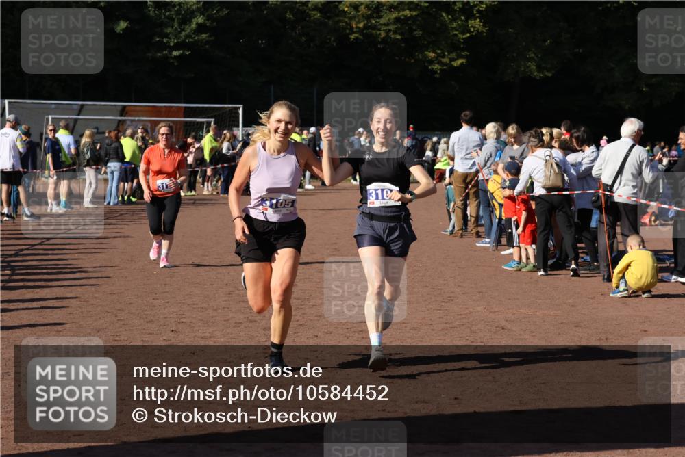 27.09.2026 - 35. Volkslauf durch das schöne Alstertal Strokosch-Dieckow http://msf.ph/oto/10584452 27.09.2026 11:38:01 Ziel 1431, 3104, 3105, 3171, 3240 meine-sportfotos.de