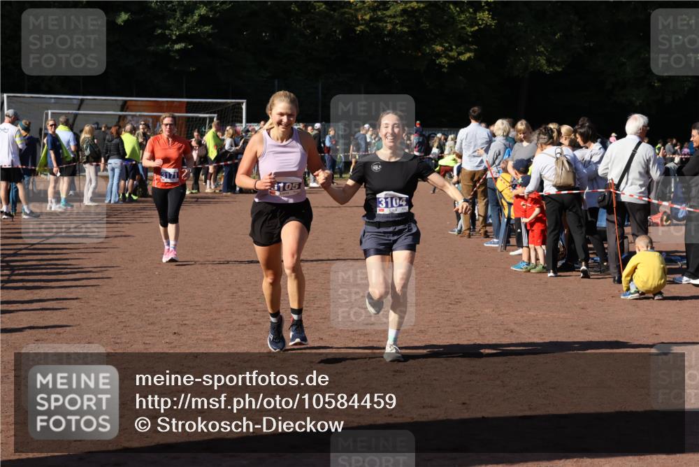 27.09.2026 - 35. Volkslauf durch das schöne Alstertal Strokosch-Dieckow http://msf.ph/oto/10584459 27.09.2026 11:38:01 Ziel 1431, 3104, 3105, 3171, 3240 meine-sportfotos.de