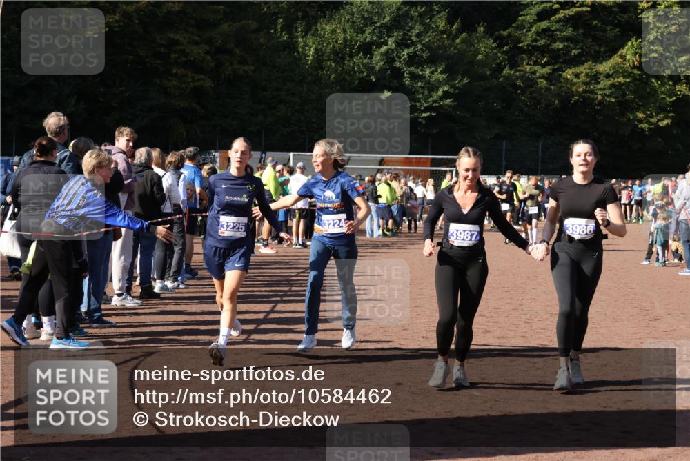 27.09.2026 - 35. Volkslauf durch das schöne Alstertal Strokosch-Dieckow http://msf.ph/oto/10584462 27.09.2026 11:36:07 Ziel 3224, 3225, 3407, 3408, 3986, 3987 meine-sportfotos.de