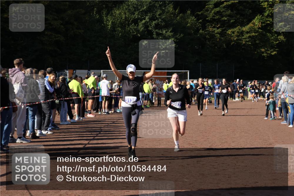 27.09.2026 - 35. Volkslauf durch das schöne Alstertal Strokosch-Dieckow http://msf.ph/oto/10584484 27.09.2026 11:36:00 Ziel 2045, 3087, 3101, 3138, 3224, 3225, 3228, 3986, 3987 meine-sportfotos.de
