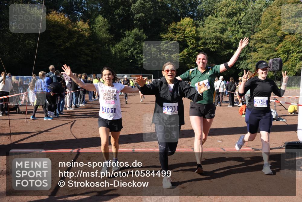 27.09.2026 - 35. Volkslauf durch das schöne Alstertal Strokosch-Dieckow http://msf.ph/oto/10584499 27.09.2026 11:35:57 Ziel 2045, 3087, 3101, 3138, 3228, 3300 meine-sportfotos.de