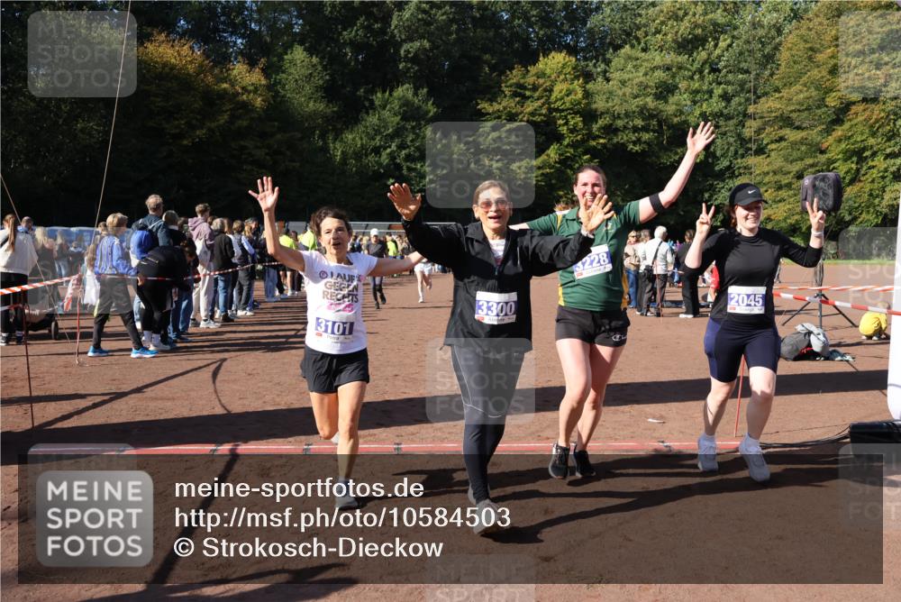 27.09.2026 - 35. Volkslauf durch das schöne Alstertal Strokosch-Dieckow http://msf.ph/oto/10584503 27.09.2026 11:35:57 Ziel 2045, 3087, 3101, 3138, 3228, 3300 meine-sportfotos.de