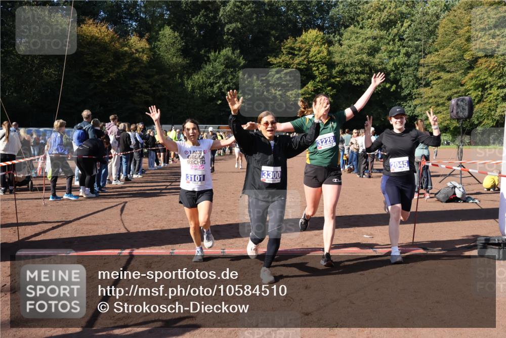 27.09.2026 - 35. Volkslauf durch das schöne Alstertal Strokosch-Dieckow http://msf.ph/oto/10584510 27.09.2026 11:35:56 Ziel 2045, 3087, 3101, 3138, 3228, 3300 meine-sportfotos.de