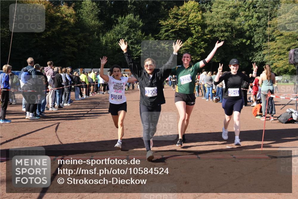 27.09.2026 - 35. Volkslauf durch das schöne Alstertal Strokosch-Dieckow http://msf.ph/oto/10584524 27.09.2026 11:35:56 Ziel 2045, 3087, 3101, 3138, 3228, 3300 meine-sportfotos.de