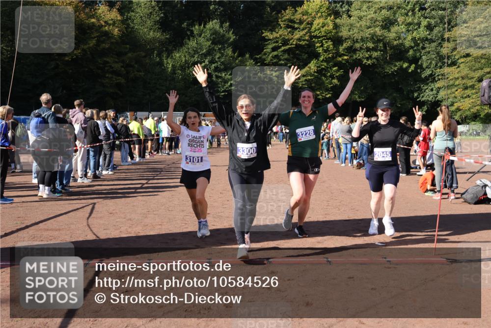 27.09.2026 - 35. Volkslauf durch das schöne Alstertal Strokosch-Dieckow http://msf.ph/oto/10584526 27.09.2026 11:35:56 Ziel 2045, 3087, 3101, 3138, 3228, 3300 meine-sportfotos.de